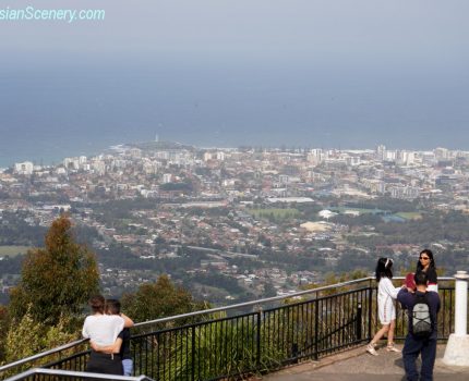 The superb view of Mount Keira Lookout 絶景のキーラ山頂展望台