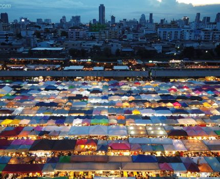 Train Night Market Ratchada ラチャダー鉄道市場