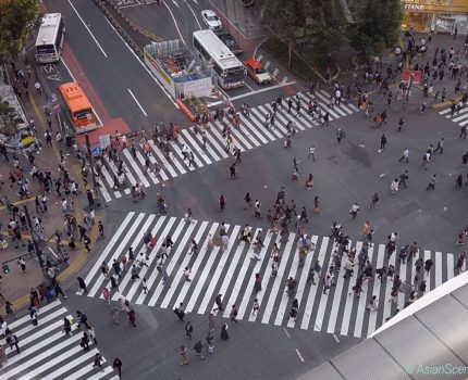 Looking down Shibuya scramble intersection from the sky 渋谷スクランブル交差点を上空から見下ろす