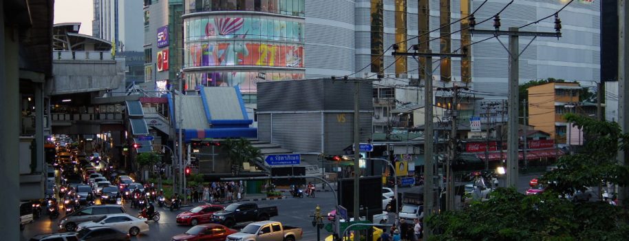 Terminal 21 at Asok station in Bangkok  バンコクのアソーク駅のターミナル21